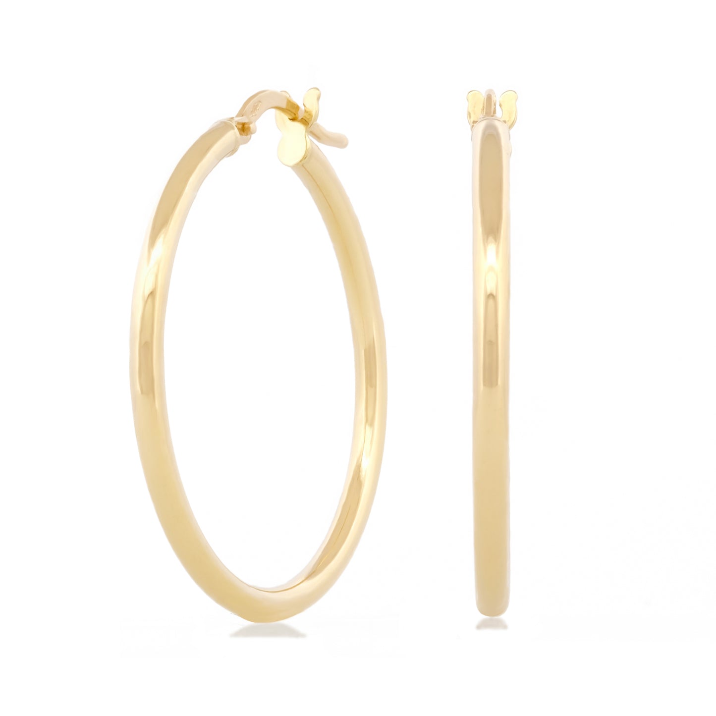 Vorderansicht der Classic Hoops in Größe XL aus 14k Gelbgold vor weißem Hintergrund.
