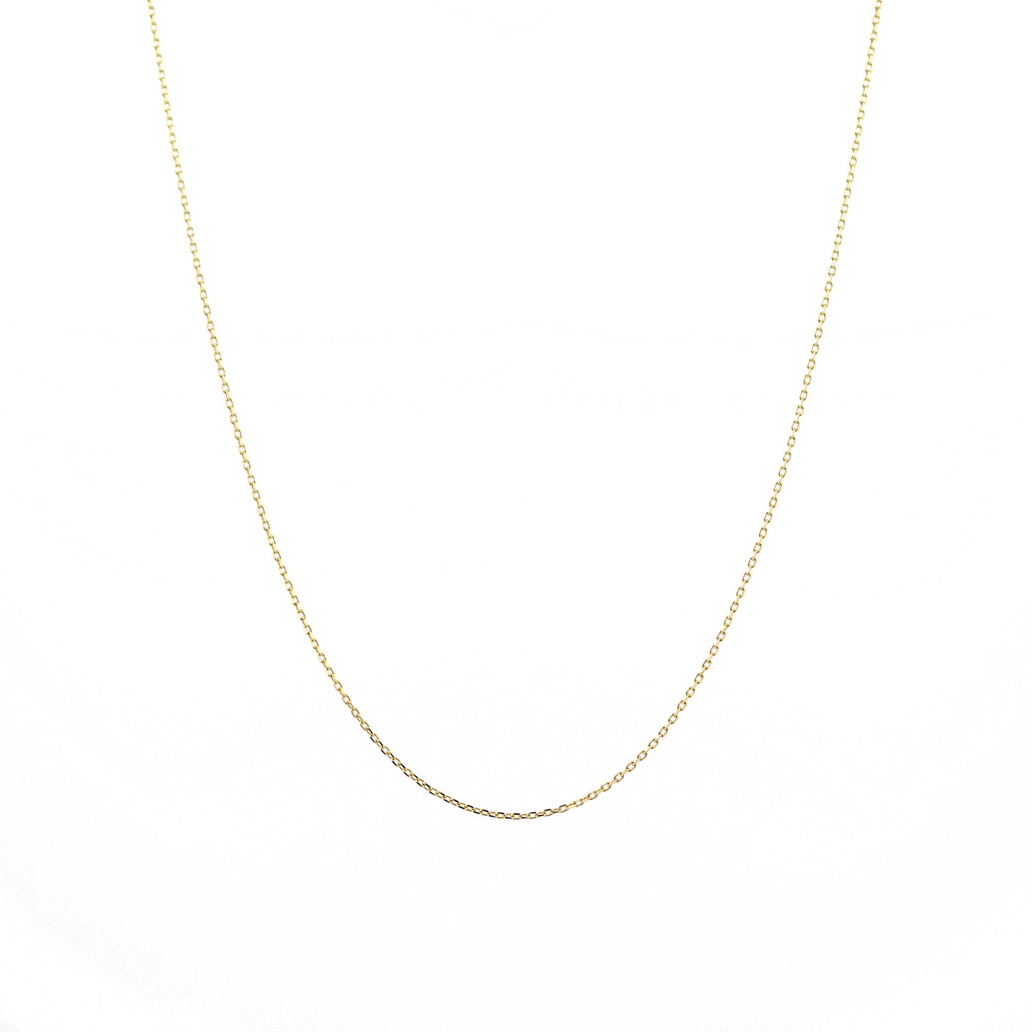 Filigrane Anker-Halskette aus 14k Gelbgold vor weißem Hintergrund.