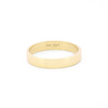 Vorderansicht eines breiten Band-Rings aus 14k Gelbgold auf weißem Hintergrund.