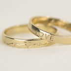 Bandring aus 14k Echtgold mit Hand-Gravur.