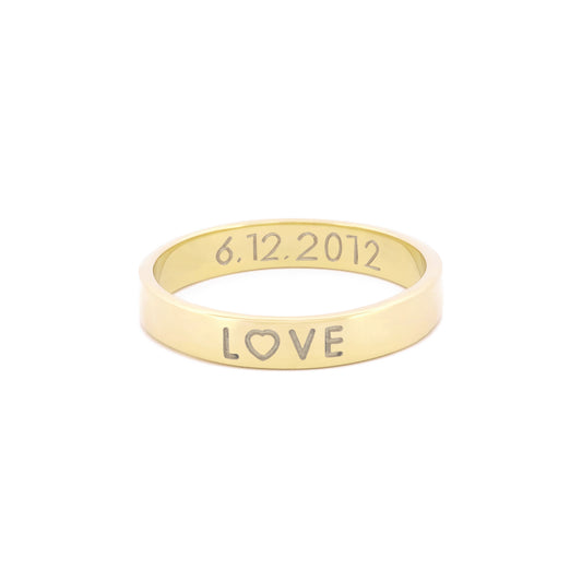 Bandring aus 14k Echtgold mit der Gravur "LOVE" auf der Außenseite und einem Datum auf der Innenseite.