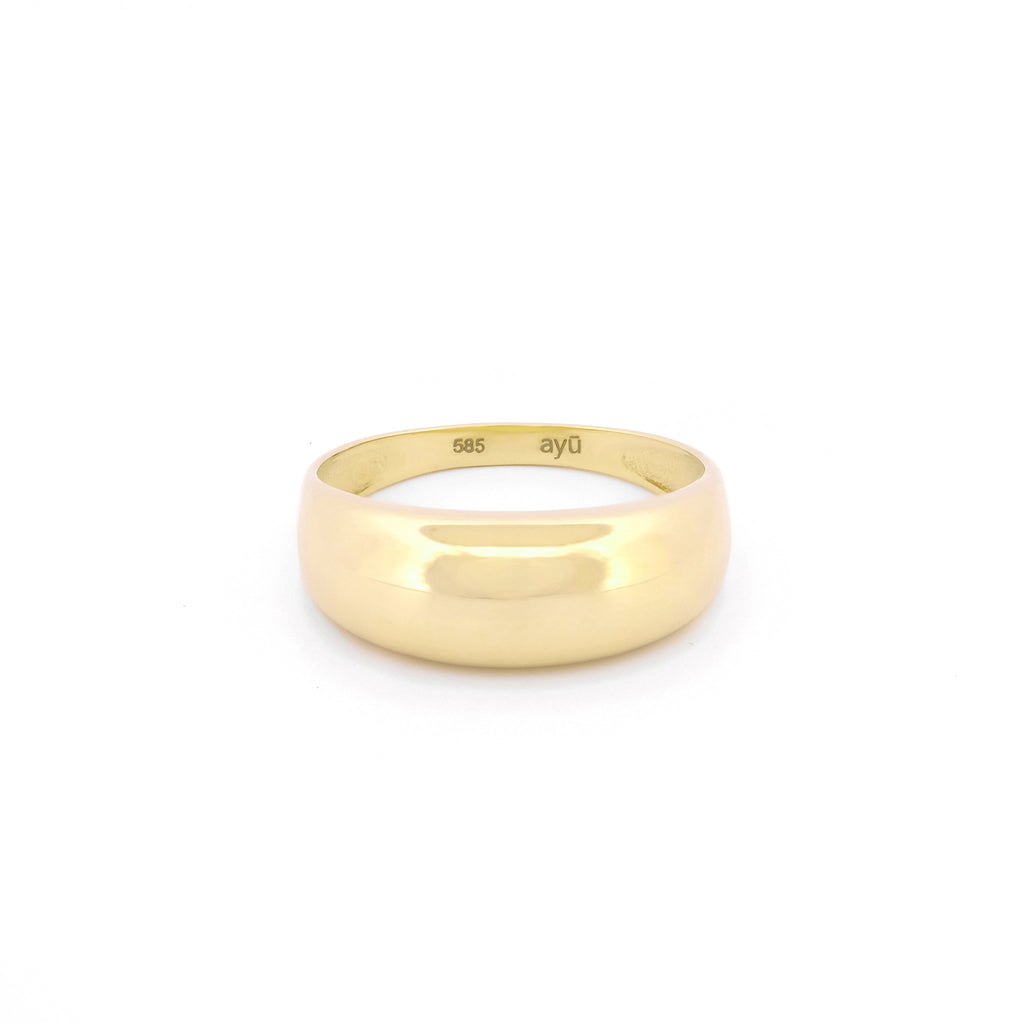 Vorderansicht eines Dome-Rings aus 14k Gelbgold auf weißem Hintergrund.