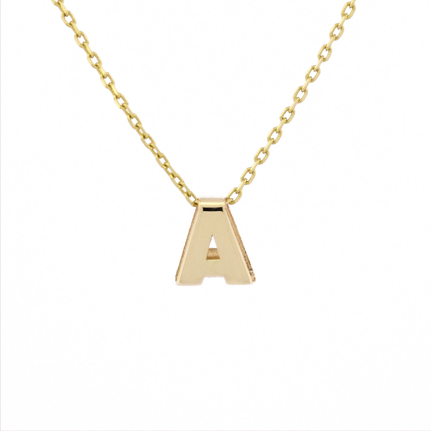 Freisteller Letter Charm Necklace mit dem Buchstabenanhänger A aus 14k Echtgold.