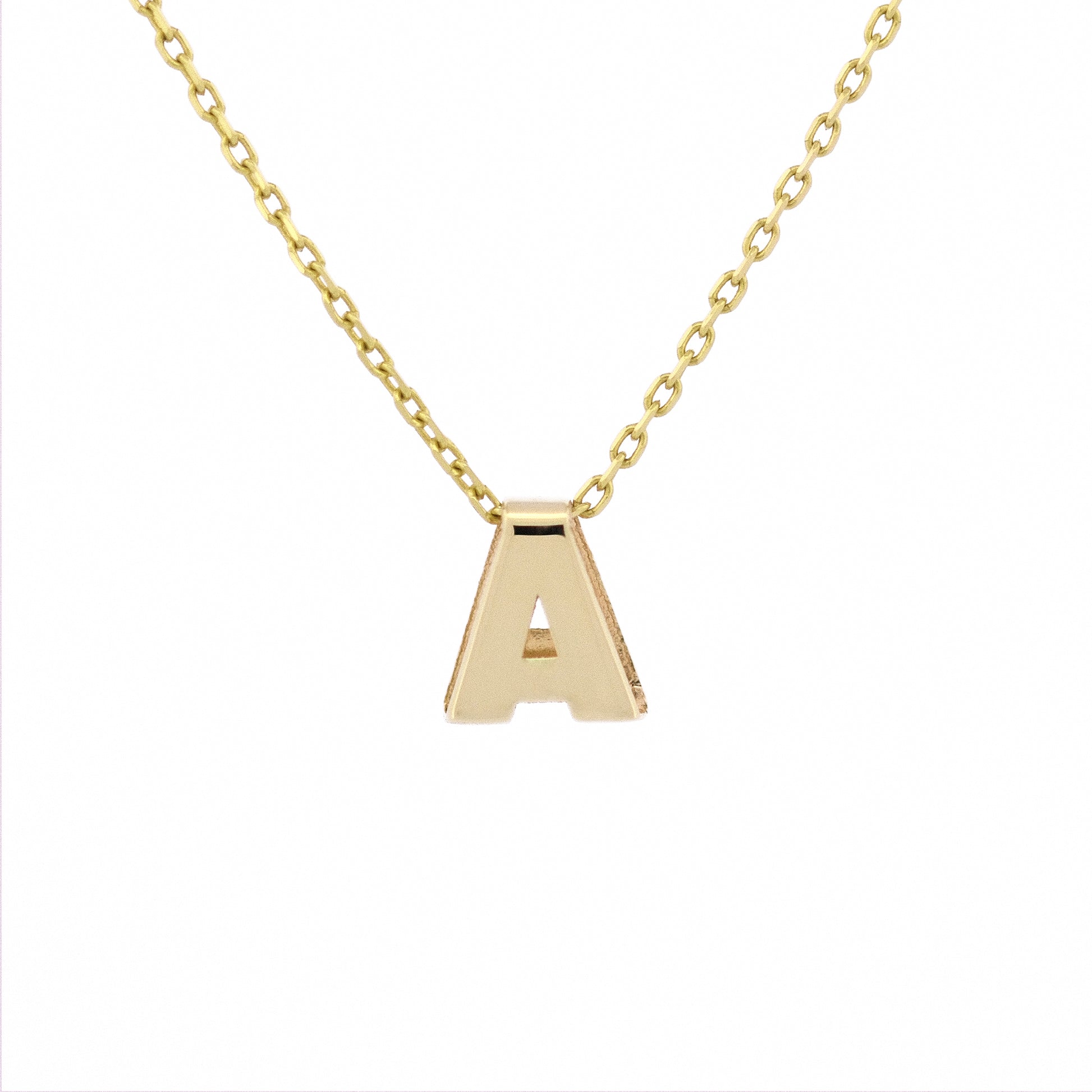 Freisteller Letter Charm Necklace mit dem Buchstabenanhänger A aus 14k Echtgold.