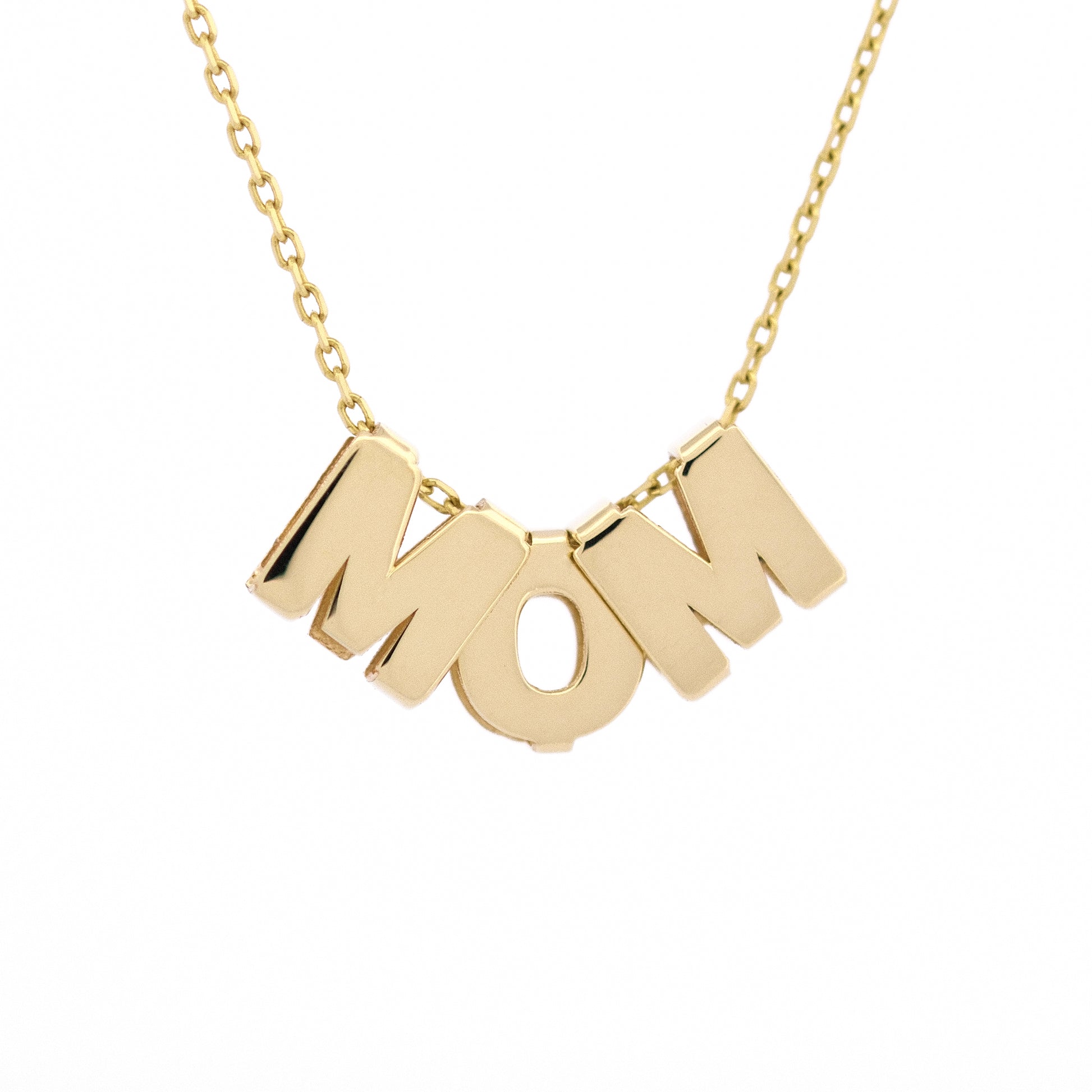 Freisteller Letter Charm Necklace mit den Buchstabenanhängern „MOM“ aus 14k Echtgold.