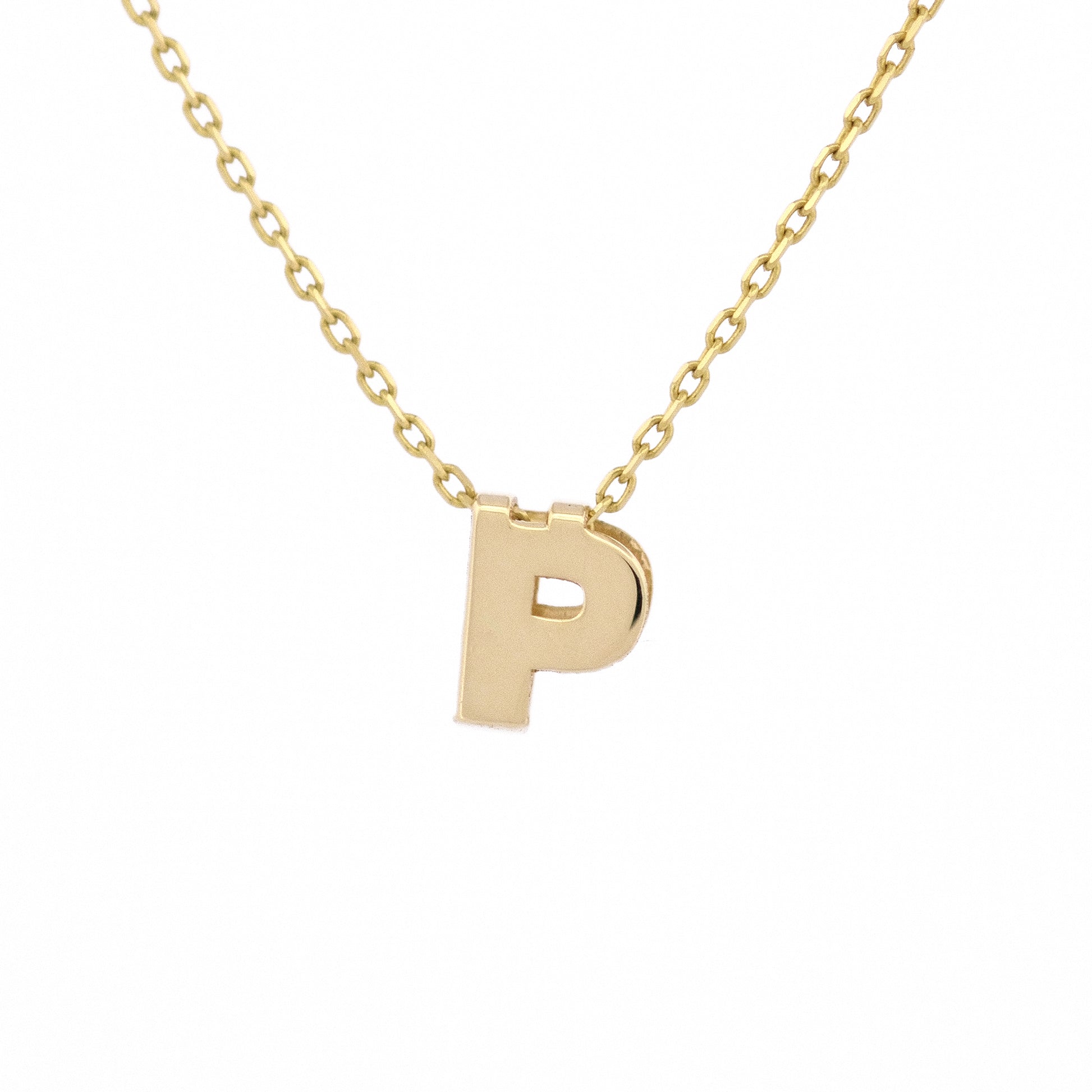 Freisteller Letter Charm Necklace mit dem Buchstabenanhänger P aus 14k Echtgold.