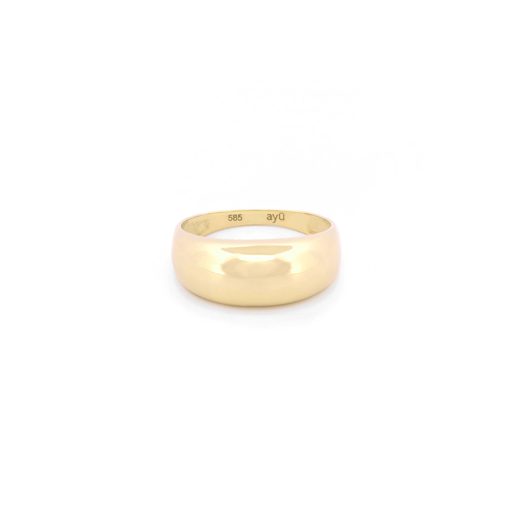 Vorderansicht eines Dome-Rings für den kleinen Finger aus 14k Gelbgold auf weißem Hintergrund.