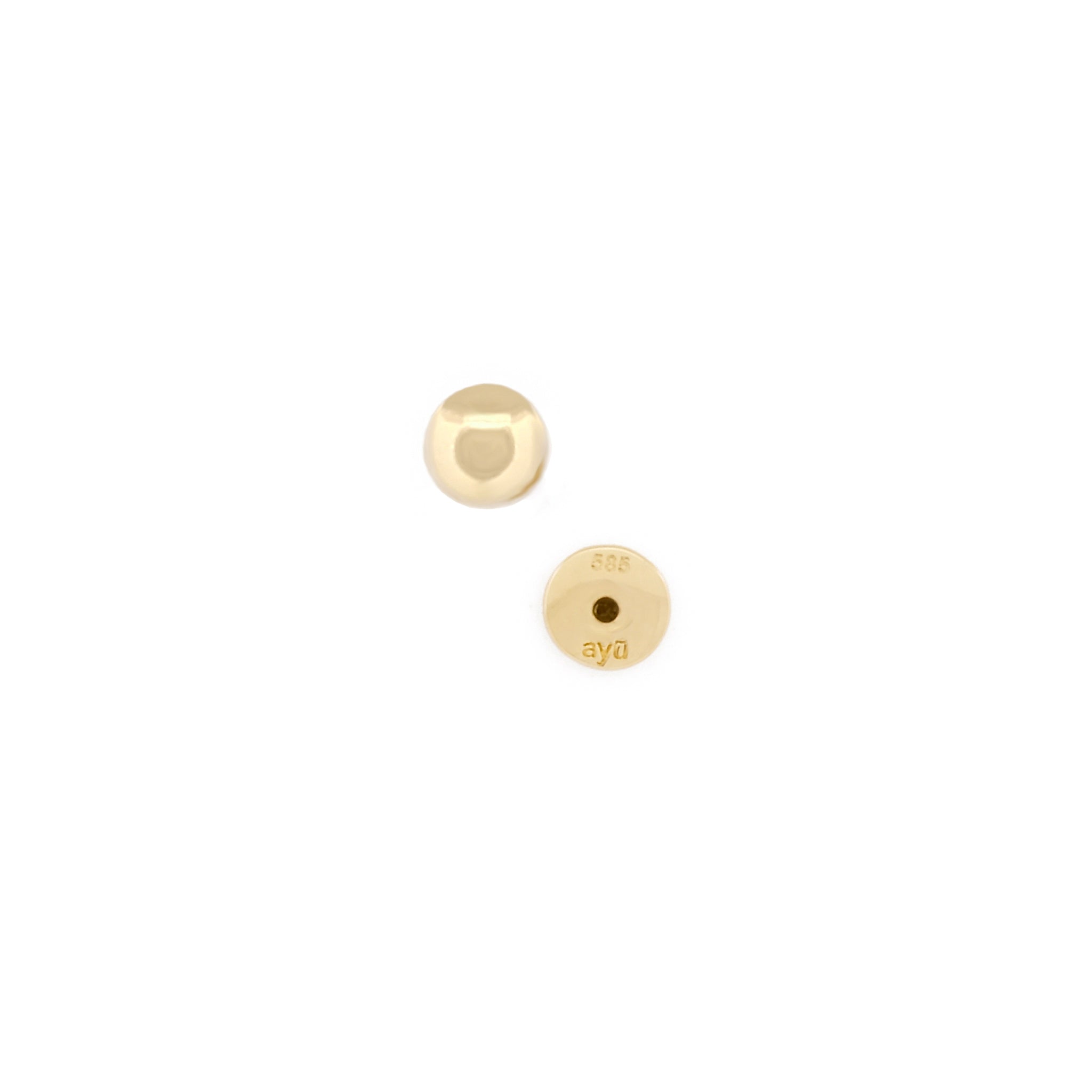 Detailansicht Rückteil des Drehverschlusses des Diamond Trinity Studs aus 14k Gelbgold, liegend auf weißem Untergrund.
